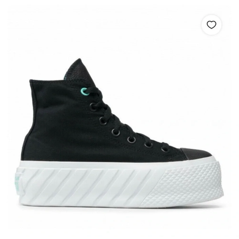 Converse chuck lift
